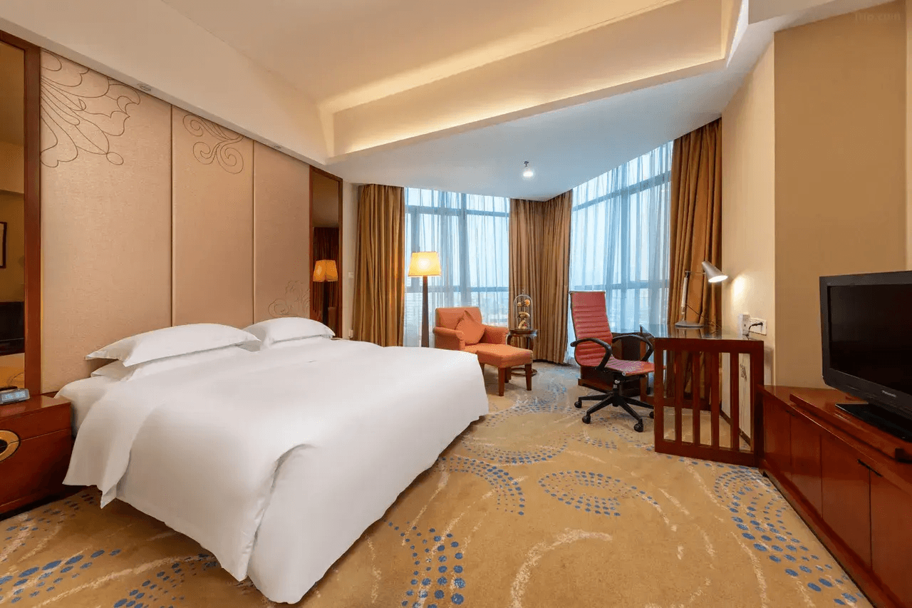 Crowne Plaza Foshan suite interior for Canton Fair stay